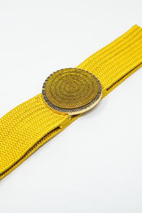Cinto de tecido amarelo com fivela redonda com strass