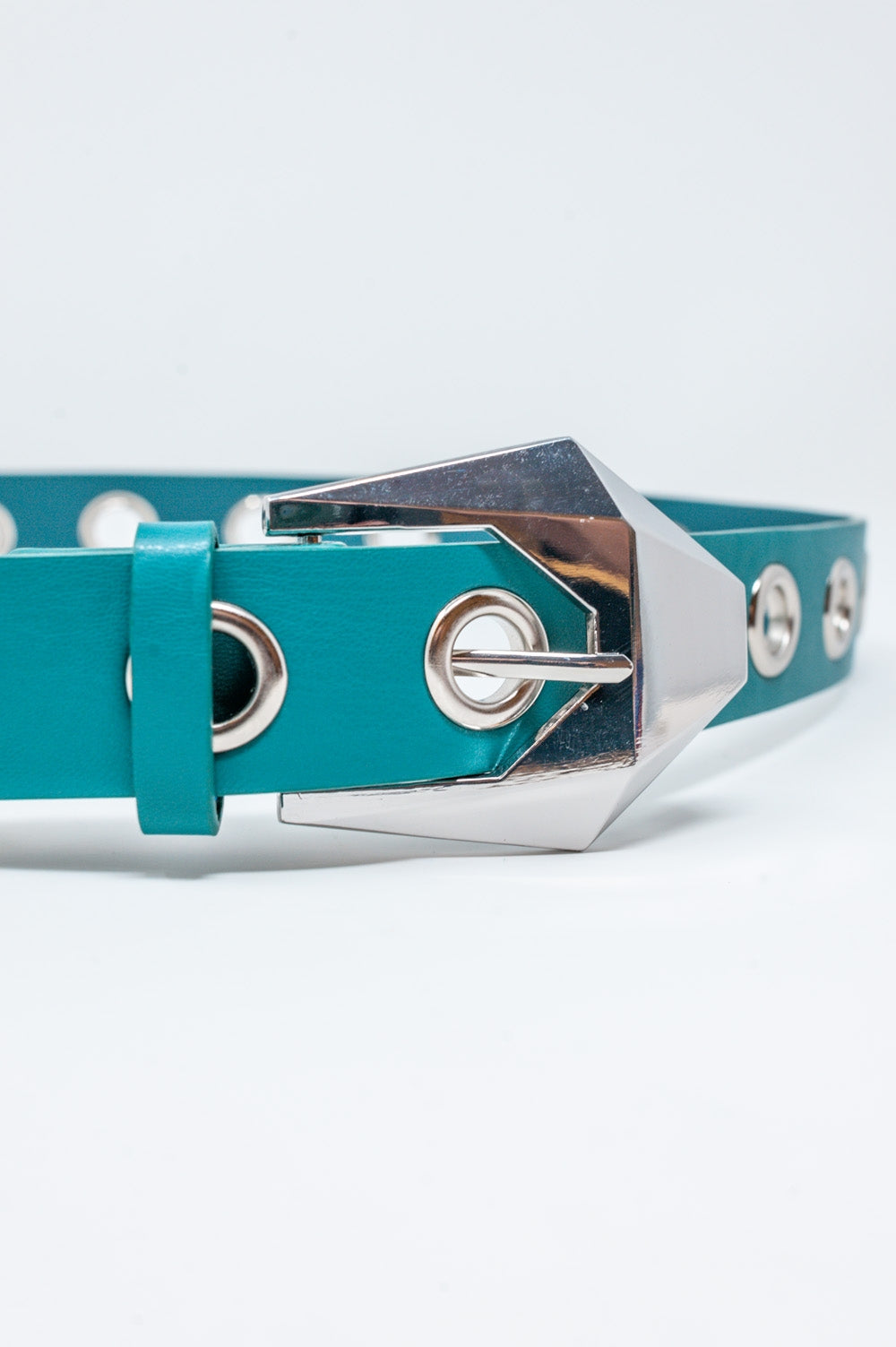 Cinto jeans para cintura e ancas com ilhós em verde