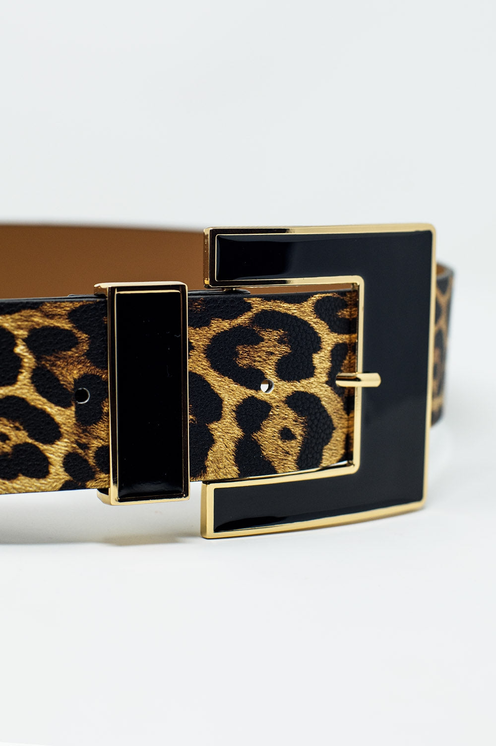 Cinto largo de leopardo com fivela quadrada preta