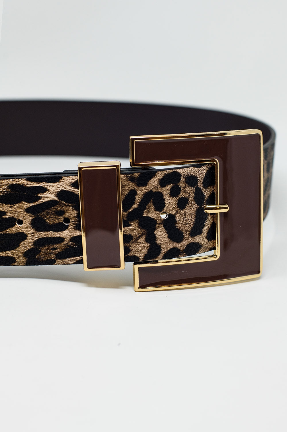 Cinto largo de leopardo em castanho escuro com fivela quadrada preta