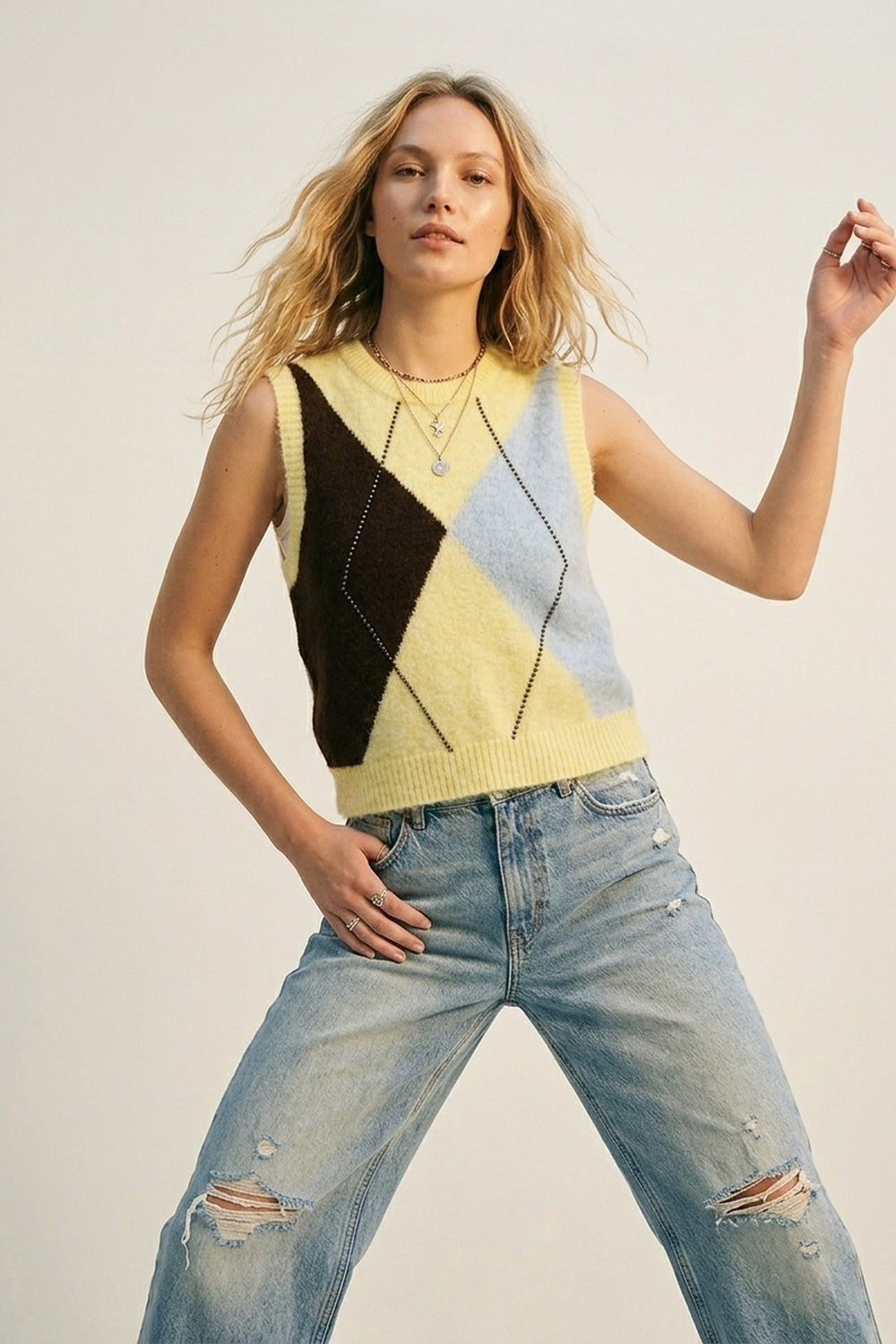 Q2 Colete de Malha Argyle Fofo com Detalhe de Tachas Metálicas em amarelo