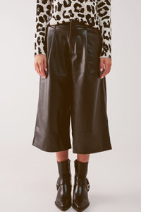 Culotte de couro falso de perna larga em preto