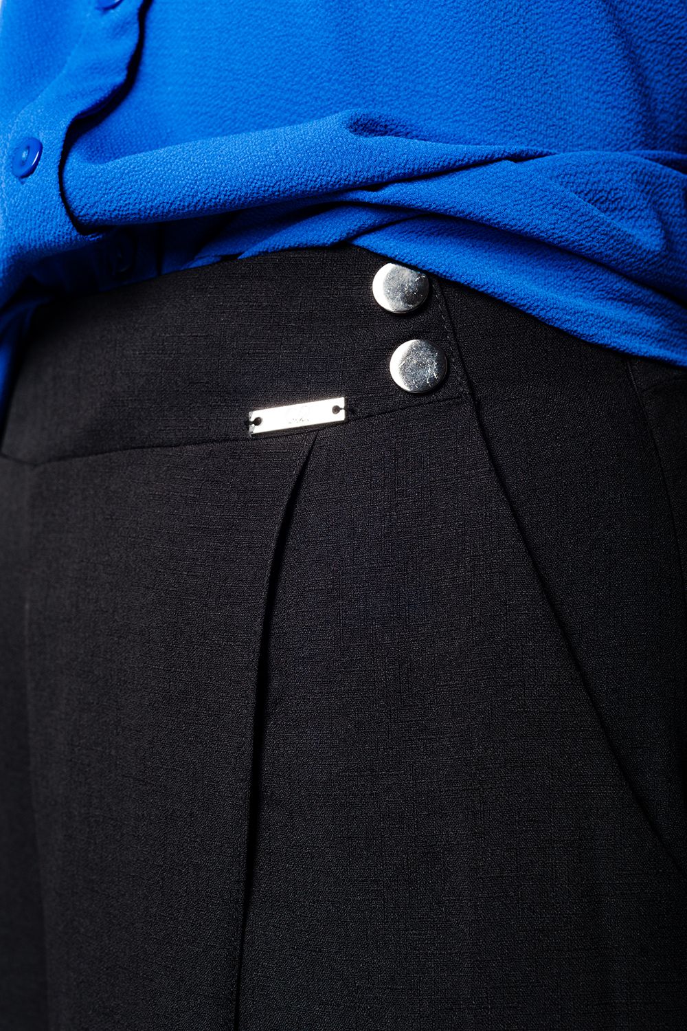Culottes preto com botões de prata