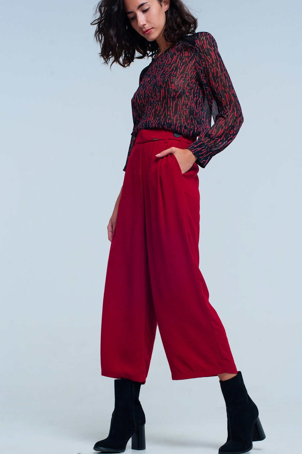 Q2 Culottes vermelha Perna larga com detalhe de cintura