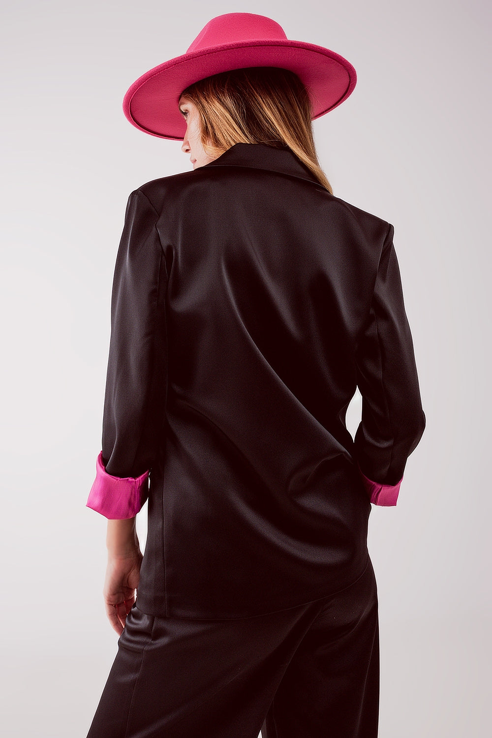 Elegante blazer de cetim com botões de peito duplo em preto