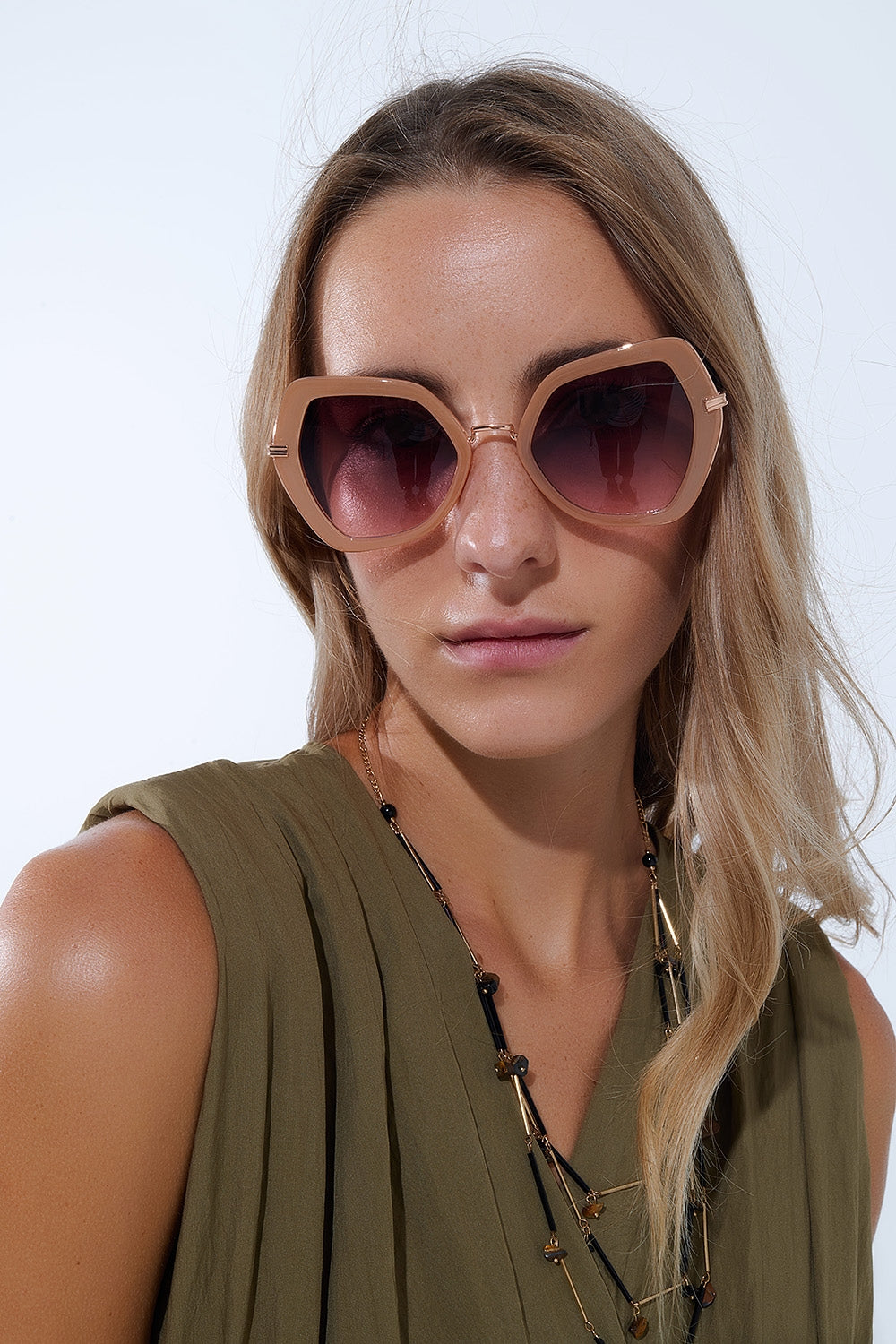 Q2 Extra Large Hexagonal Cat Eye Sunglasses em Bege