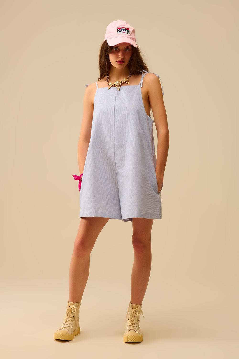 Fato de treino às riscas azuis com atilhos nos ombros e pormenor de bolso nas costas