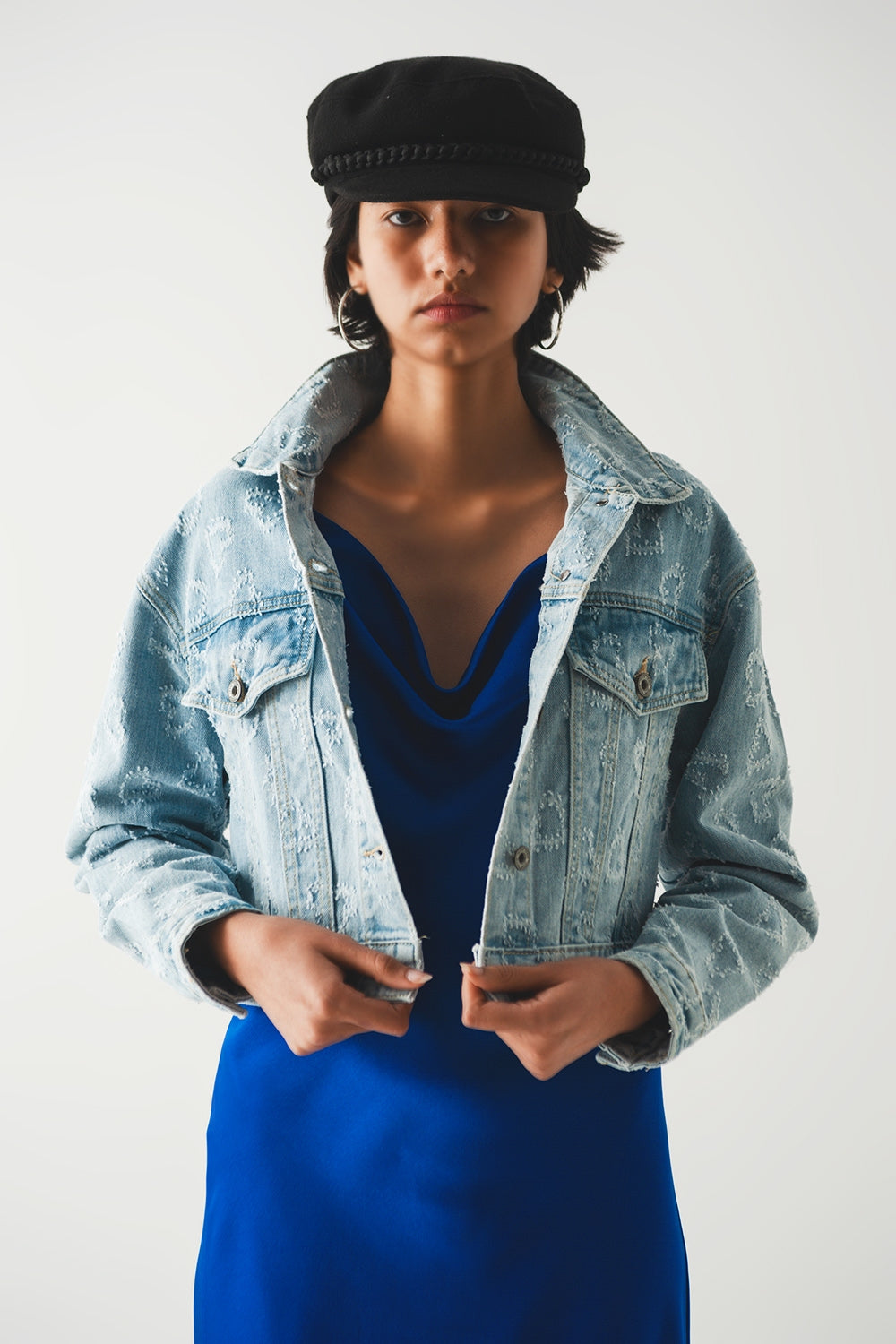 Q2 Jaqueta jeans superdimensionada com lavagem clara