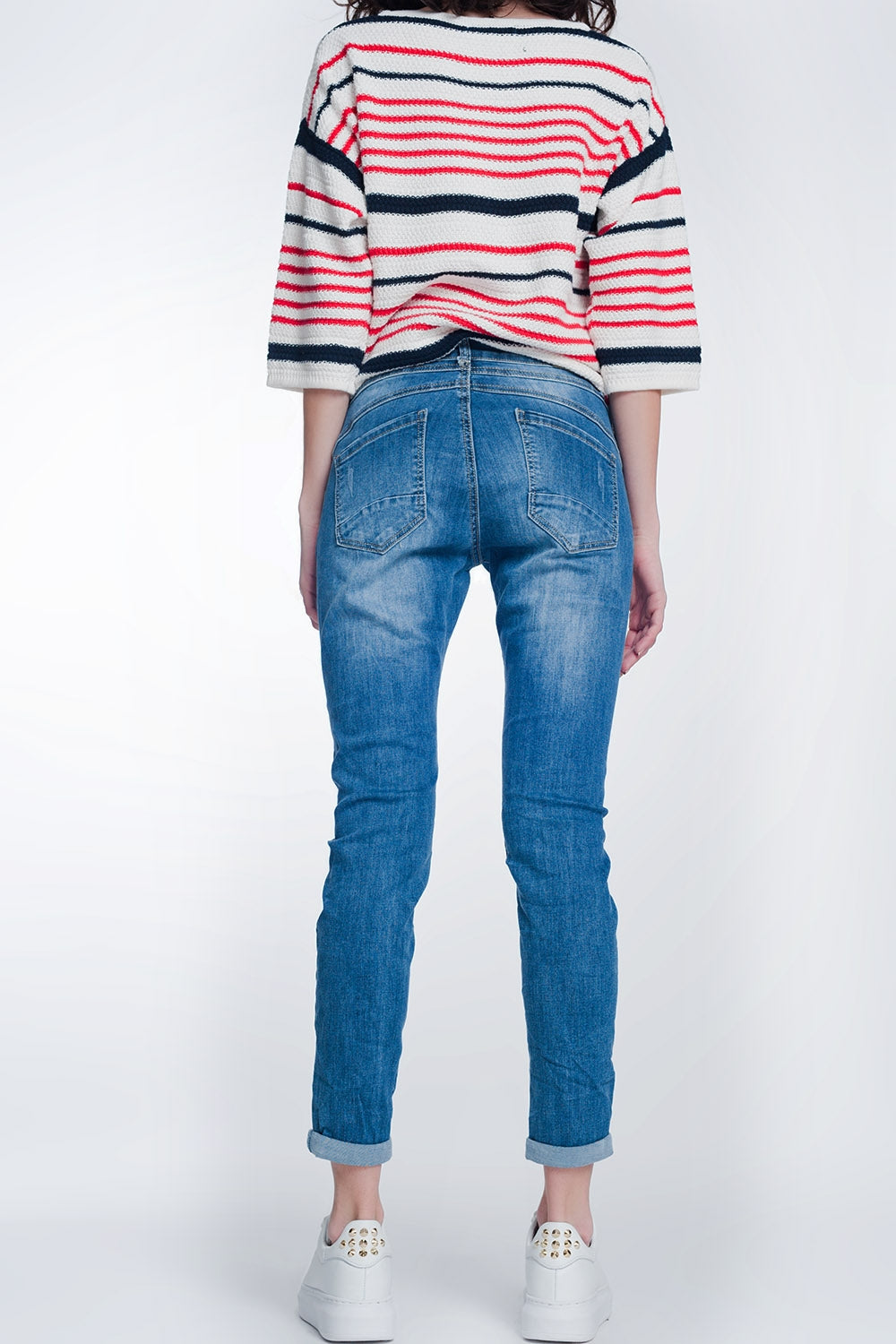 Jeans boyfriend com botões e médios lavados