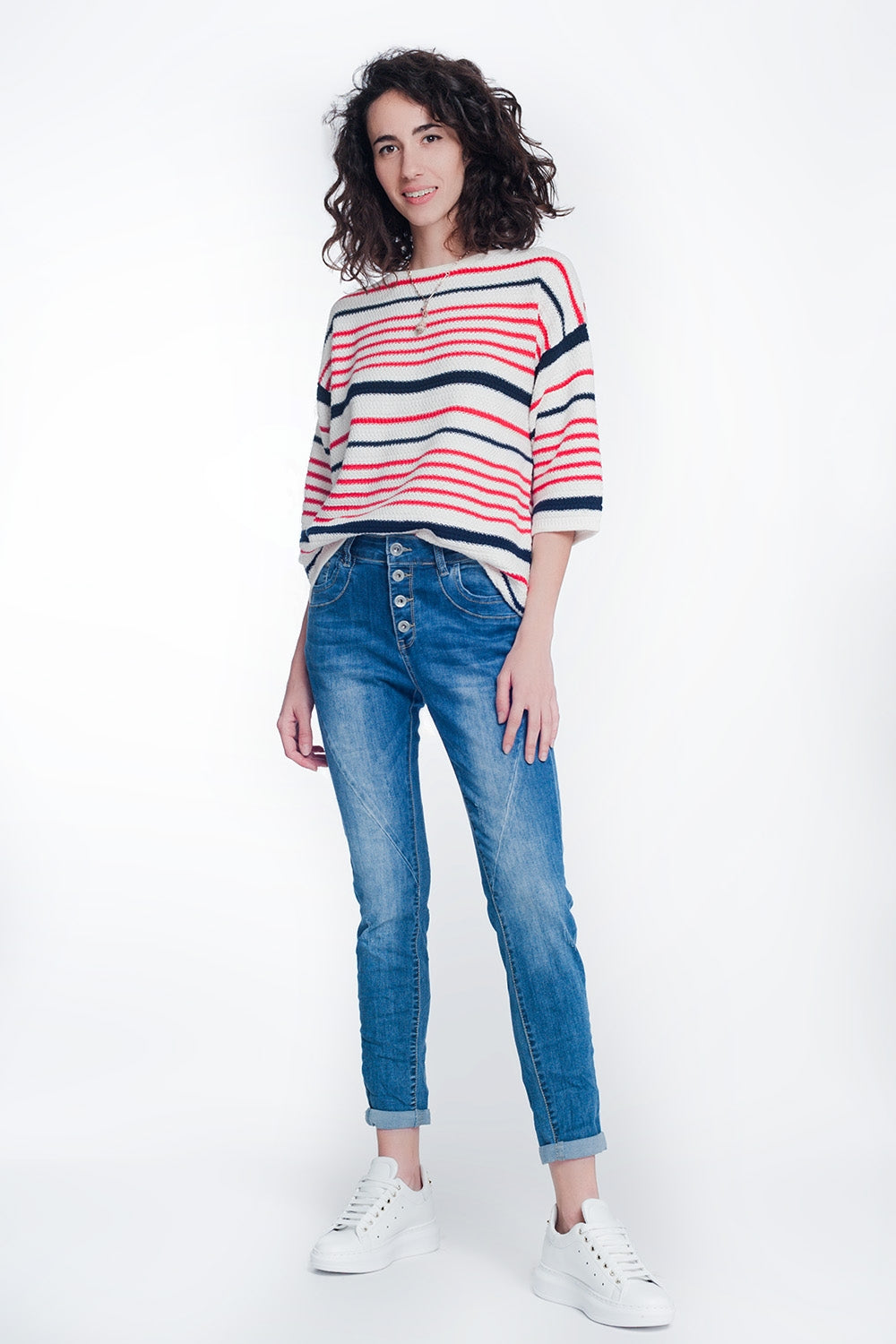 Jeans boyfriend com botões e médios lavados