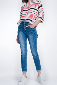 Q2 Jeans boyfriend com botões e médios lavados