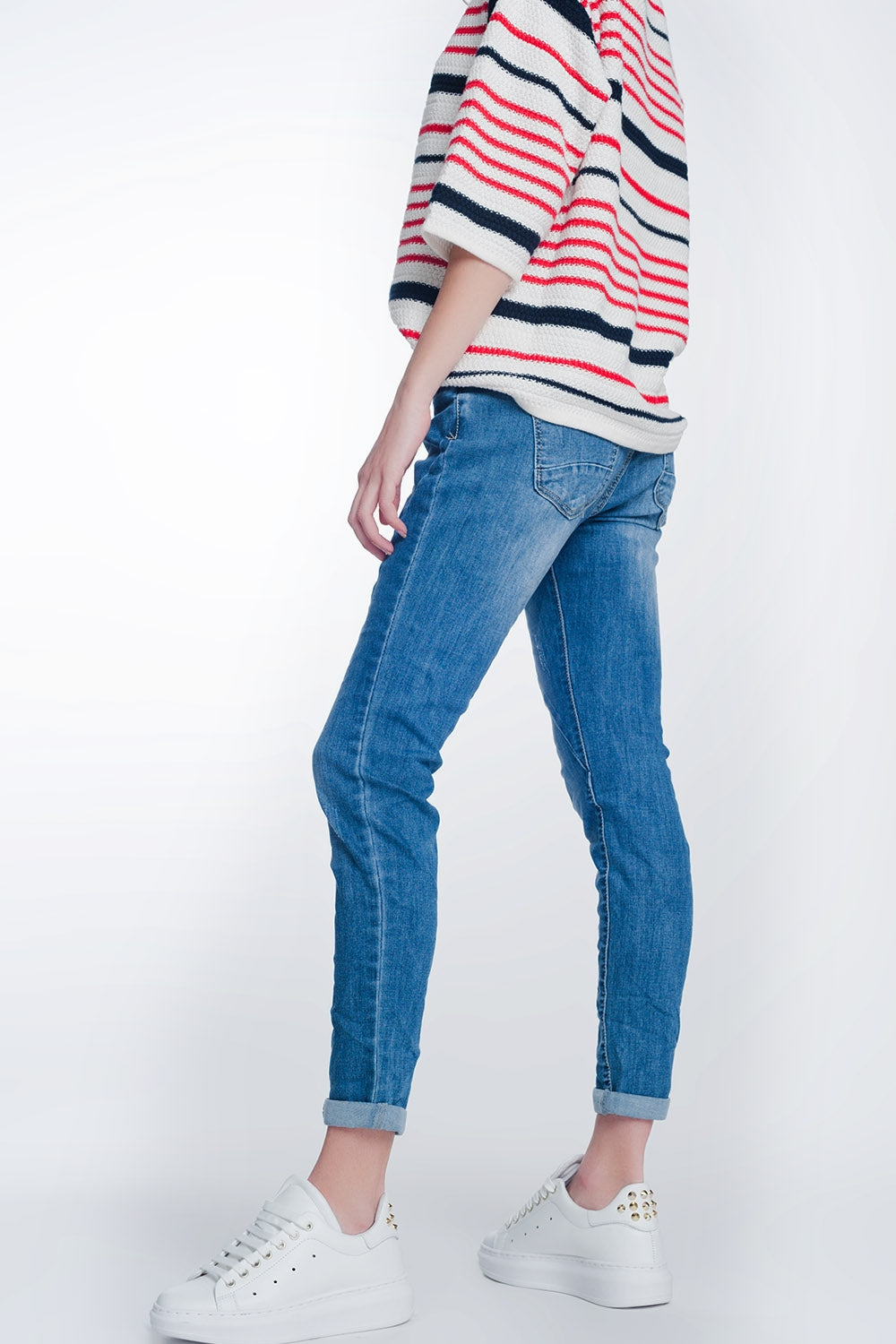 Jeans boyfriend com botões e médios lavados