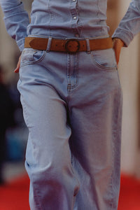 Jeans Boyfriend Stretchy Barrel em lavagem clara