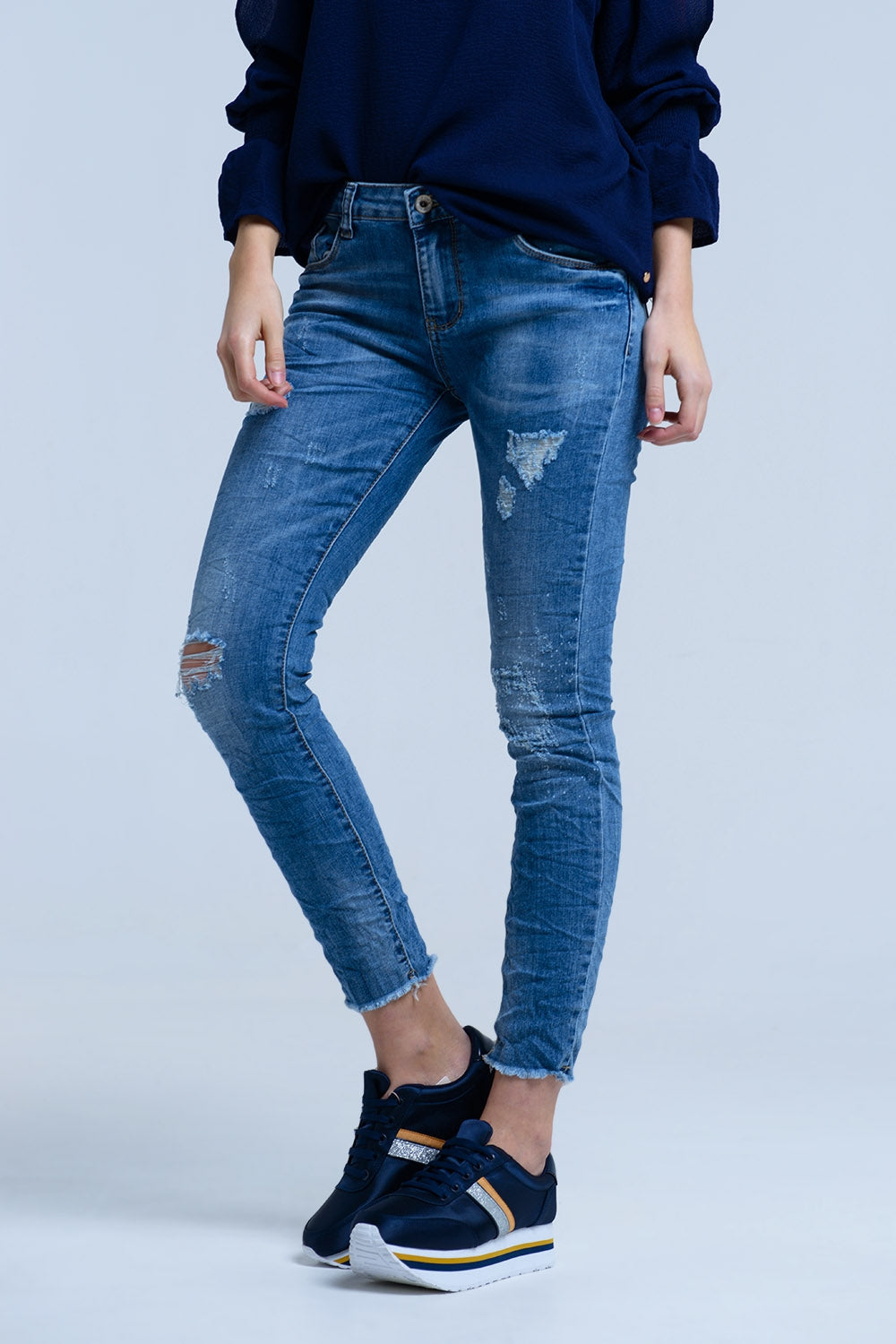 Jeans com detalhes de rips