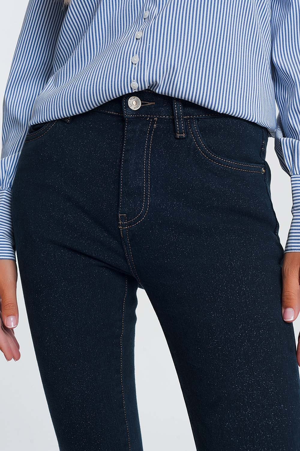 Jeans de cintura alta com lavagem escura