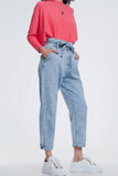 Jeans de corte reto em denim claro com cinto