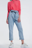 Q2 Jeans de corte reto em denim claro com cinto