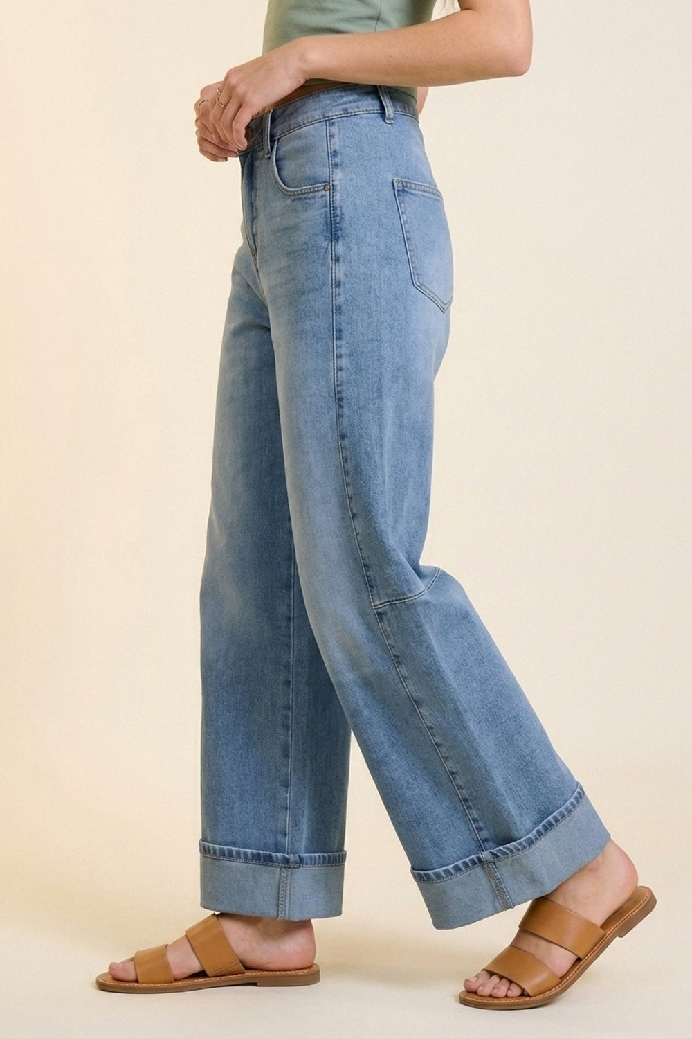 Q2 Jeans de Denim Azul de Perna Larga com Lavagem Clara e Punhos
