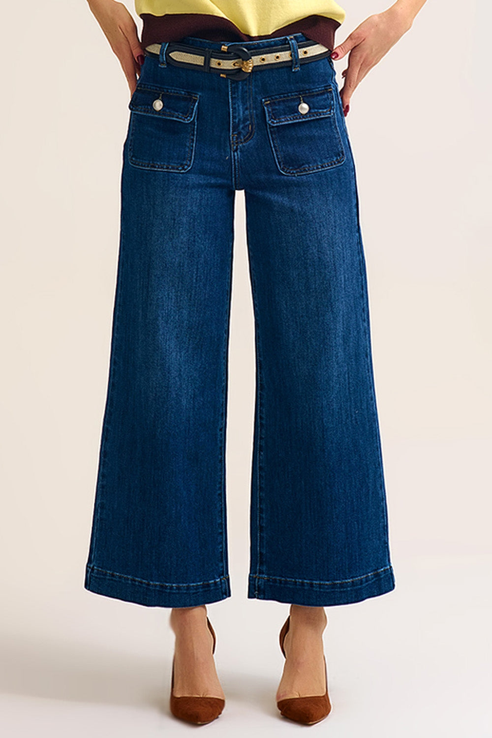 Q2 Jeans de Ganga Azul de Lavagem Escura com Detalhe de Botão