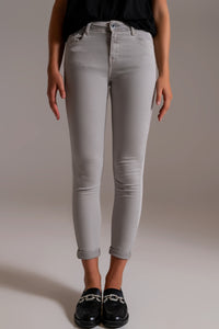 Q2 Jeans de tornozelo cinza claro com rugas suaves