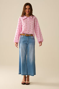 Jeans de tornozelo com perna larga e lavagem clara
