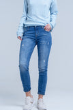 Jeans de tornozelo com rip e reparo