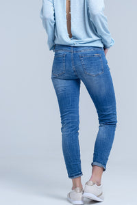Jeans de tornozelo com rip e reparo