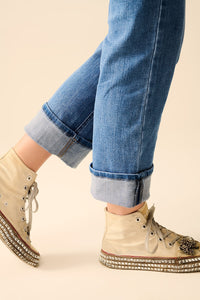 Jeans elásticos de denim em lavagem média