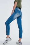 jeans enrugados com pregos