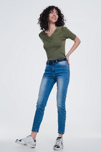 jeans enrugados com pregos