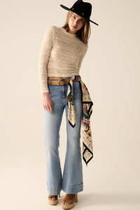 jeans flare de lavagem clara feitos de denim de alta qualidade