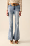 jeans flare de lavagem clara feitos de denim de alta qualidade