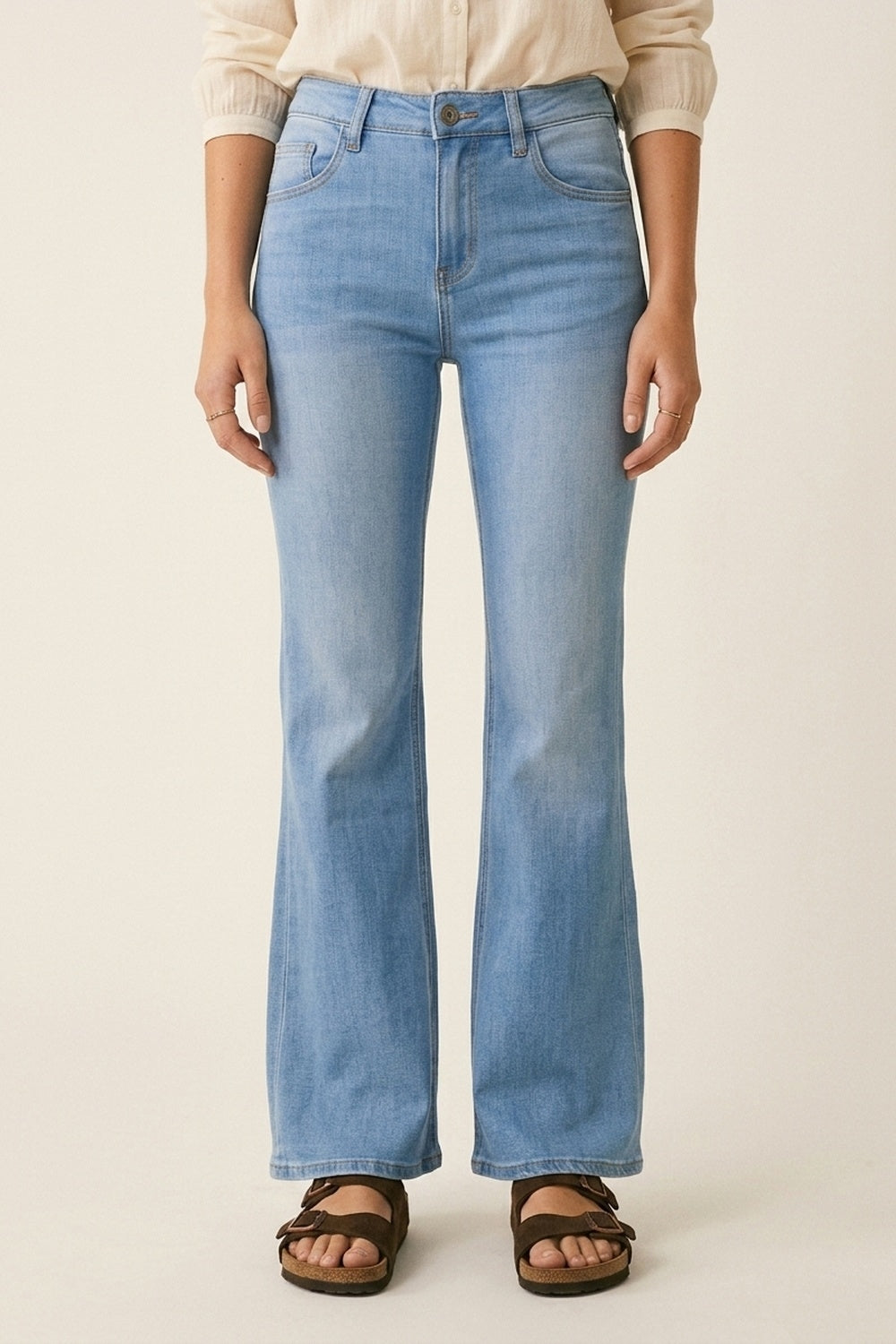 Q2 Jeans Flare Stretch Lavagem Clara