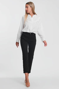 Jeans pretos retos de cintura alta