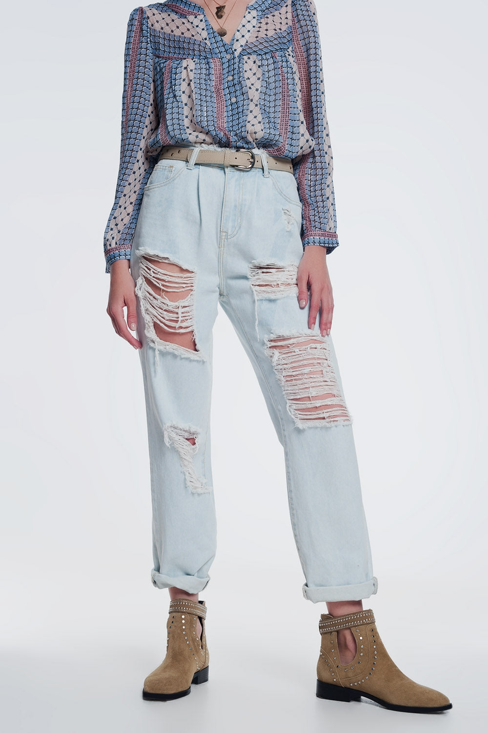 Q2 jeans rasgados boyfriend em azul claro