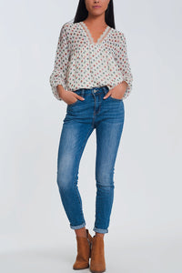 Q2 Jeans skinny azul claro com meia cintura