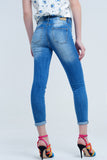jeans skinny com cores e rugas gastas