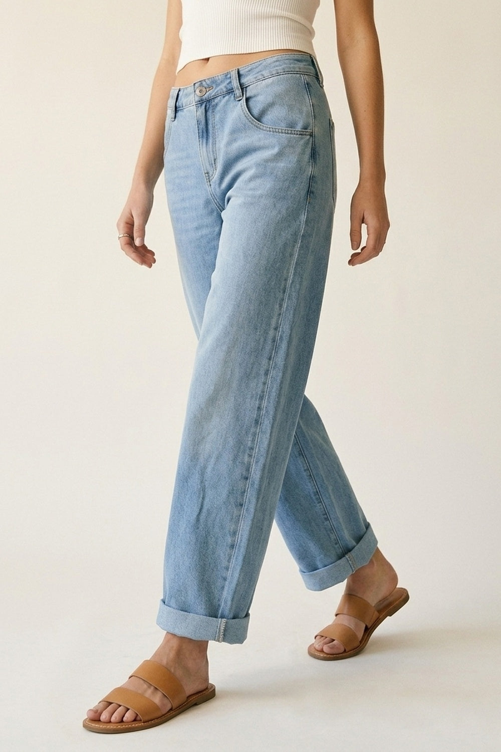 Q2 Jeans Stretch de Perna Reta com Lavagem Clara e Barra Dobrada