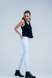 Jeggings brancos com bolsos traseiros