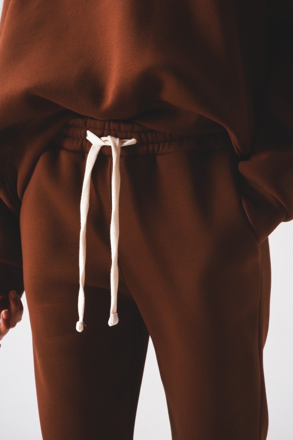 Jogger de algodão em castanho