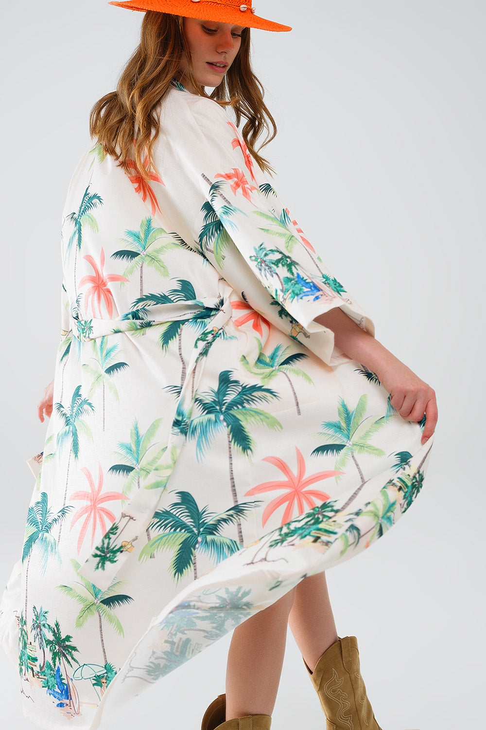 Q2 Kimono aberto creme com estampado de praia em comprimento midi