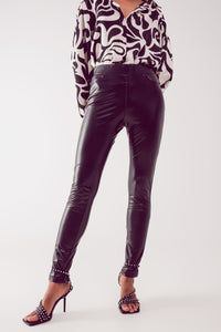 Q2 Leggings com aspecto de pele em preto