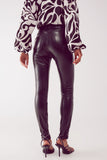 Leggings com aspecto de pele em preto