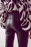 Leggings com aspecto de pele em preto