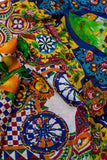 Lenço de seda com estampado abstrato multicolorido