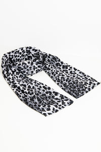 Lenço de tecido fino com estampado de leopardo em cinzento