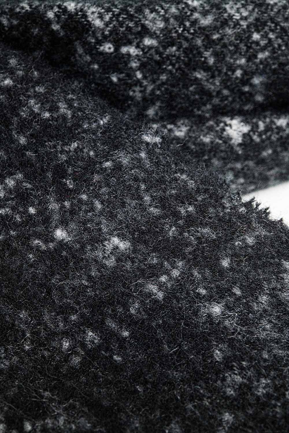 Lenço preto com um toque muito macio