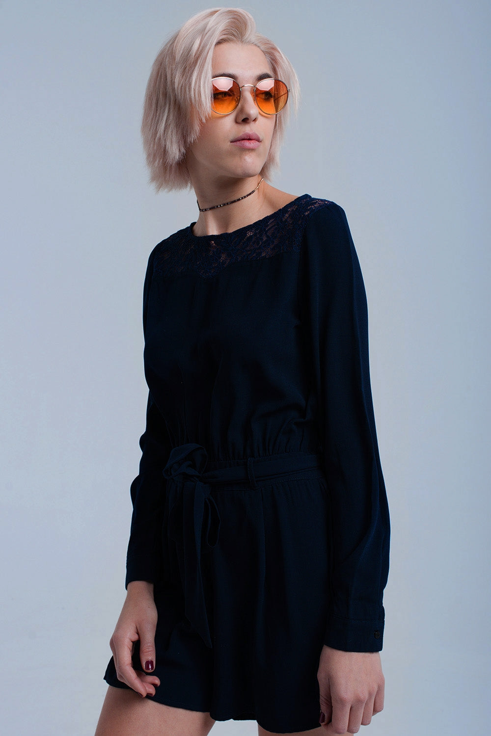 Macacão azul marinho com renda