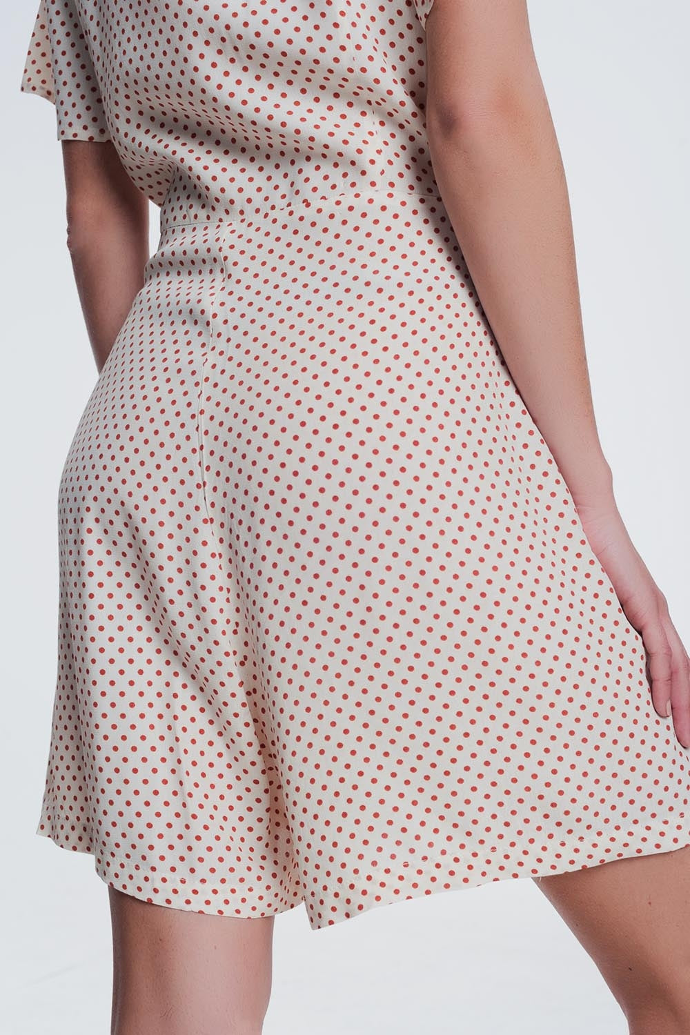 macacão de botão frontal em bege