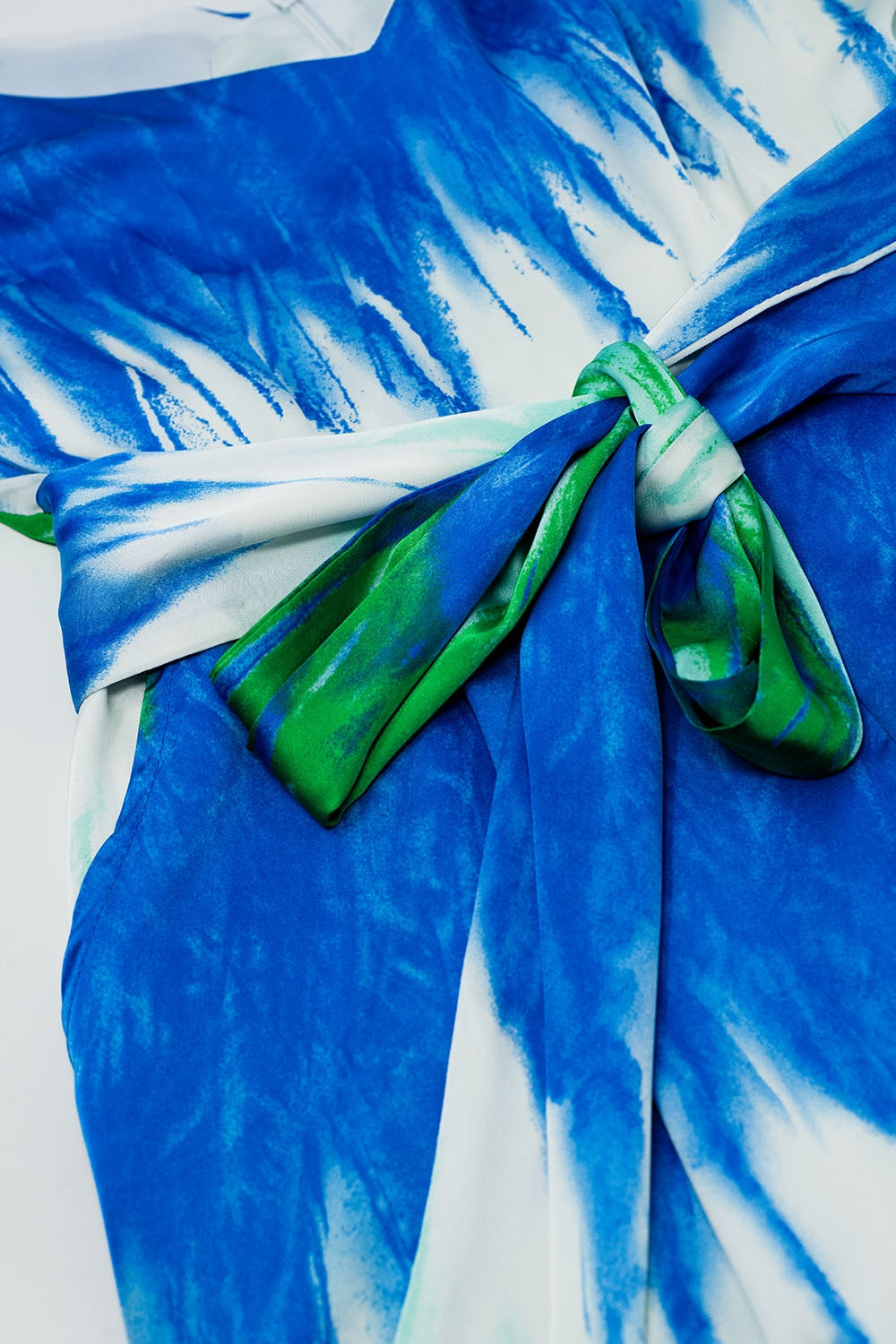Macacão tie-dye com pernas largas e alças de esparguete